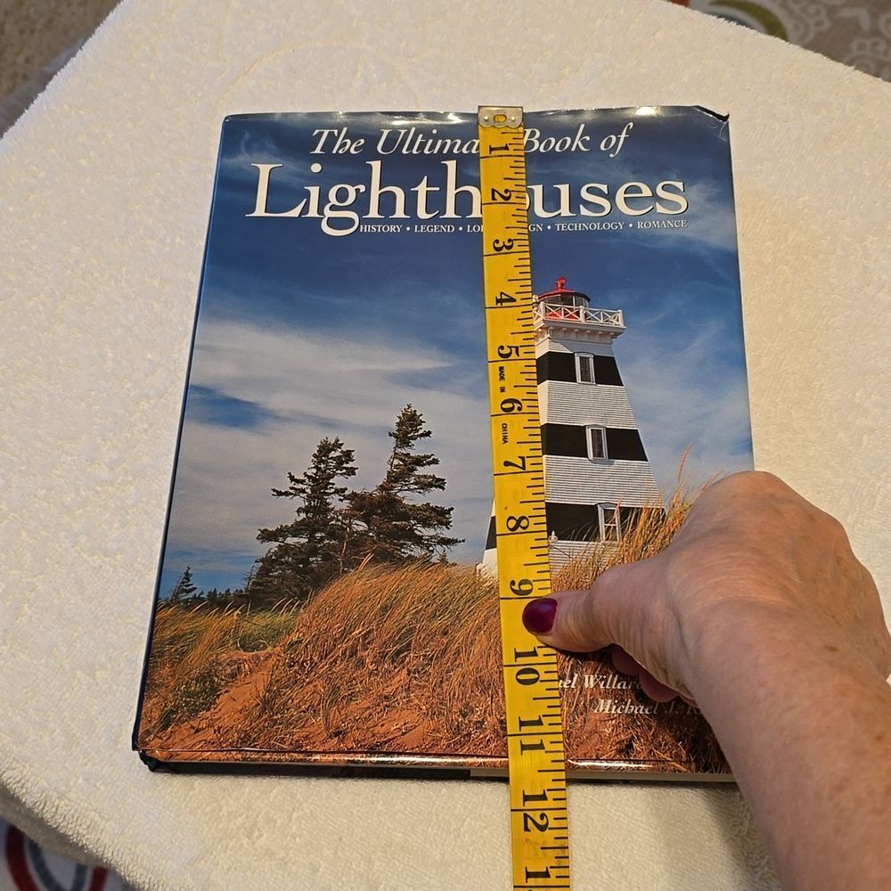 The Ultimate Book of Lighthouses – Illustrated Coastal History - Picture 7 of 16